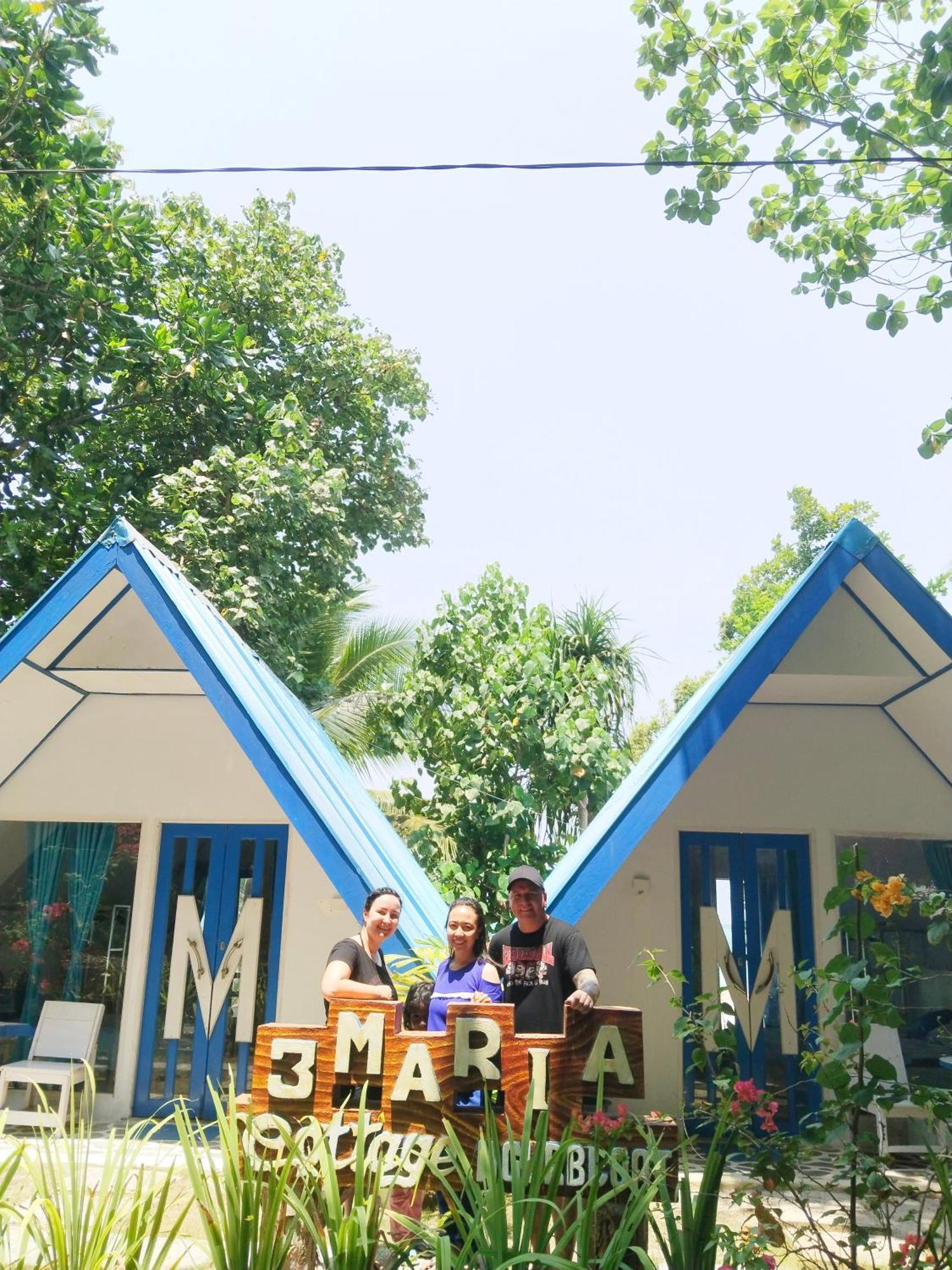 Tria Maria Cottage Ngurbloat Δωμάτιο φωτογραφία